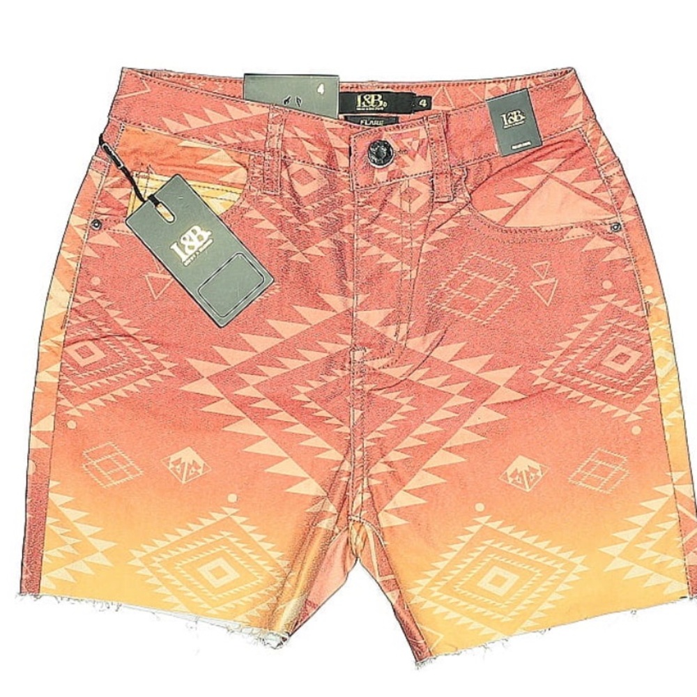 Trendy Aztec L&B Shorts